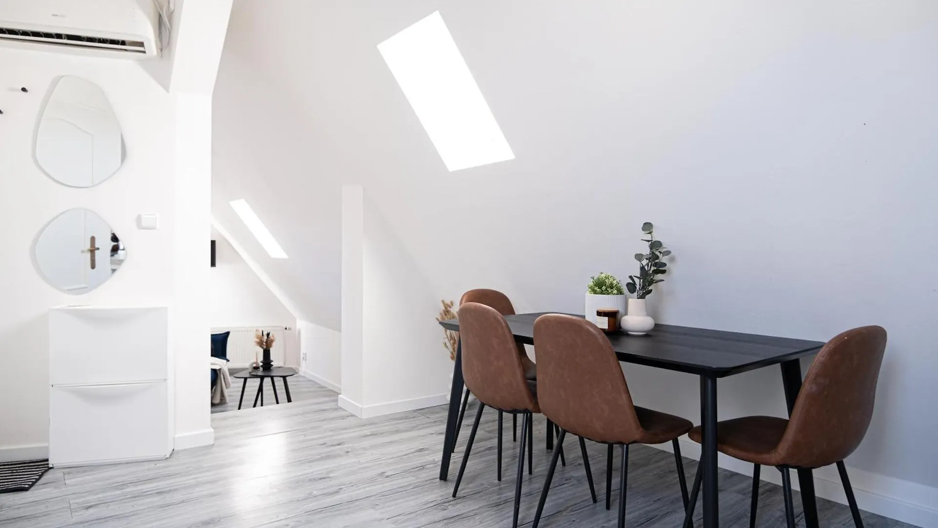Artsy Roof Top Apartment In City Centre Praha