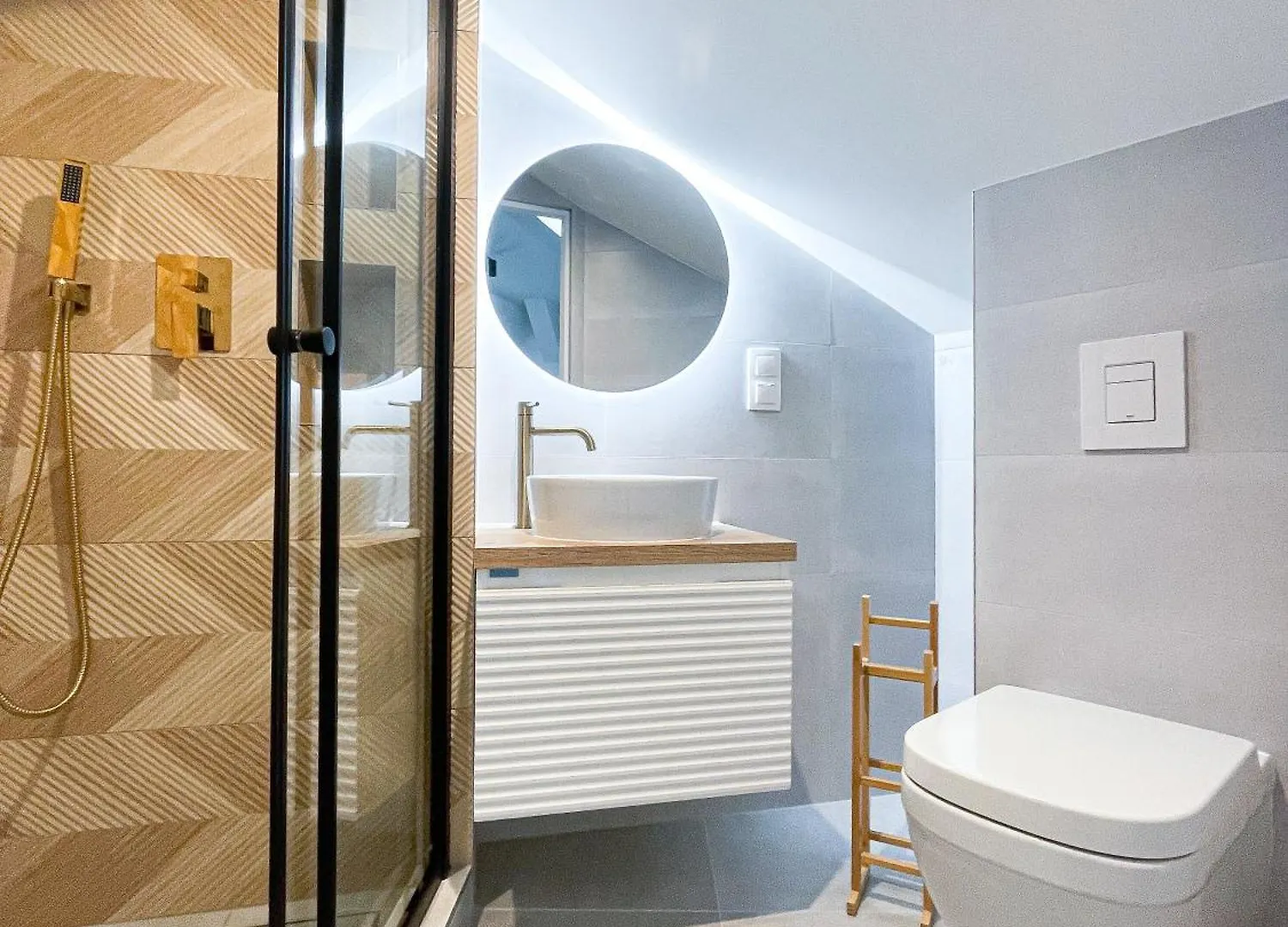 Artsy Roof Top Apartment In City Centre Praha